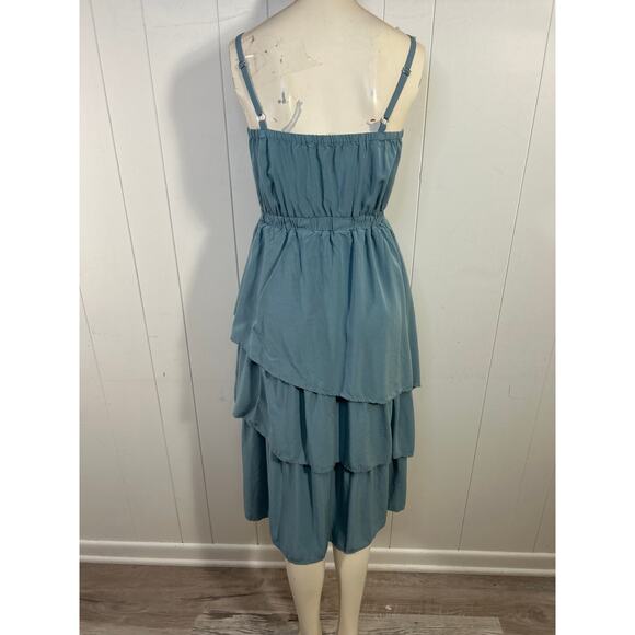 Evereve Brea Tiered Dress in Size Small. - Picture 4 of 8